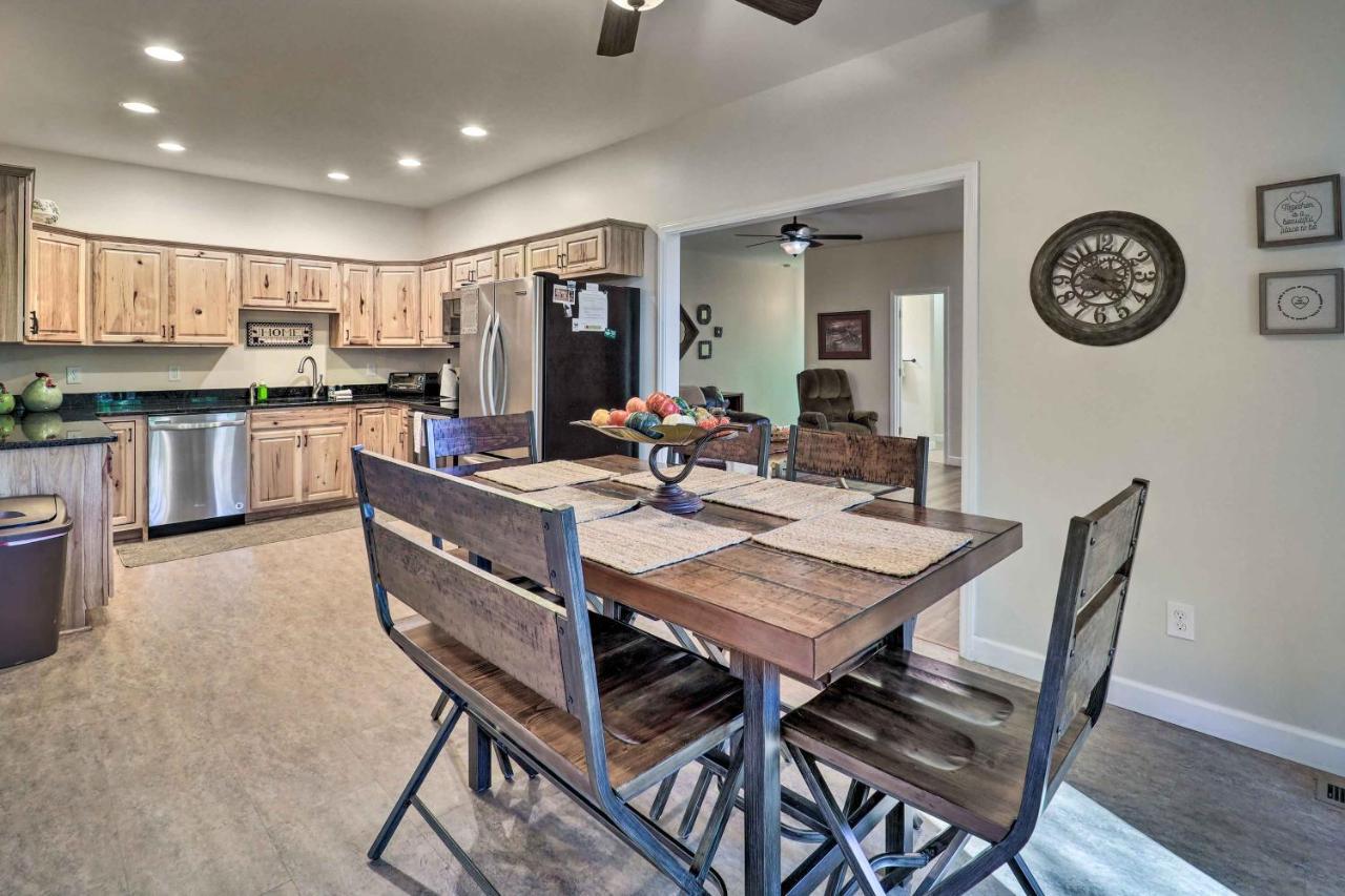 Apartment Haven Majestic Mountain Views And Deck!